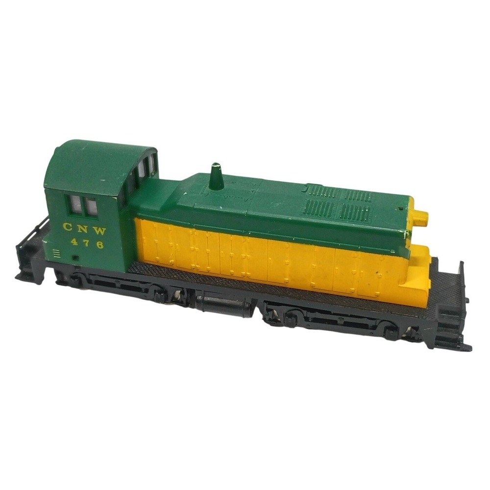 AHM HO Scale CNW 476 Diesel Switcher Locomotive Vintage Green Yellow Model Train